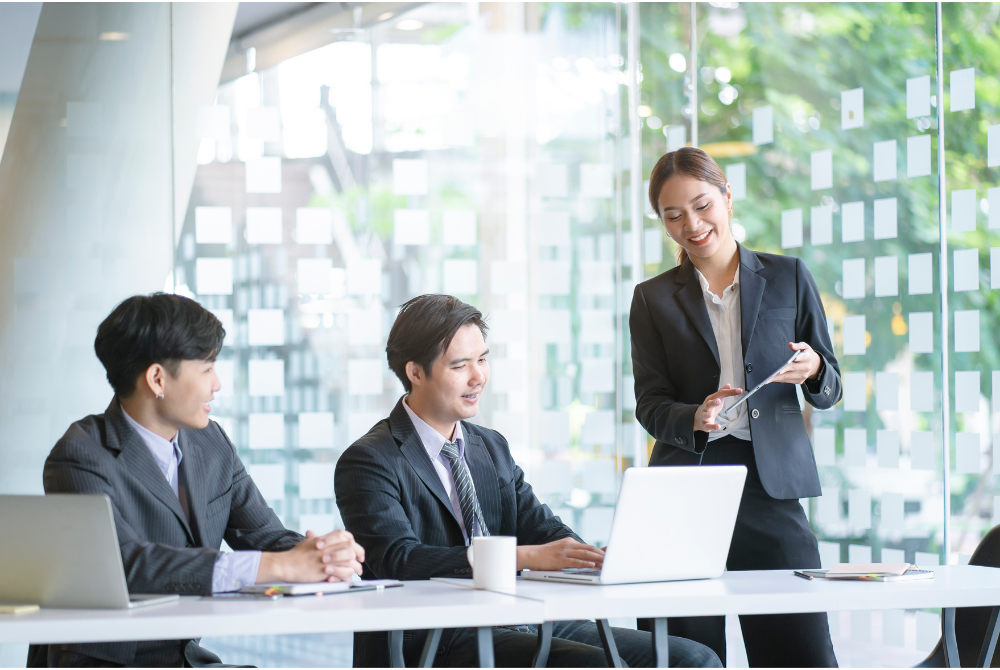 近年、SalesforceなどのSFAやCRMが必要になっている理由